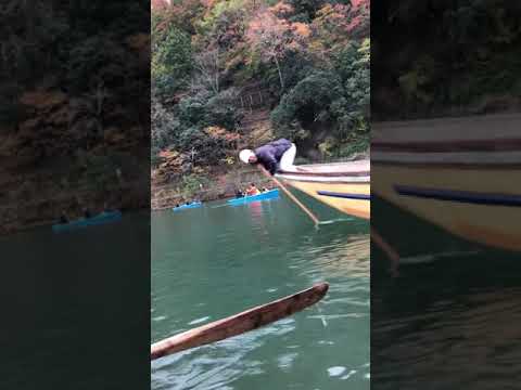 Japan TRAVEL – thưởng thức chèo thuyền dưới dòng sông Kyoto vào mùa lá đỏ 🚤